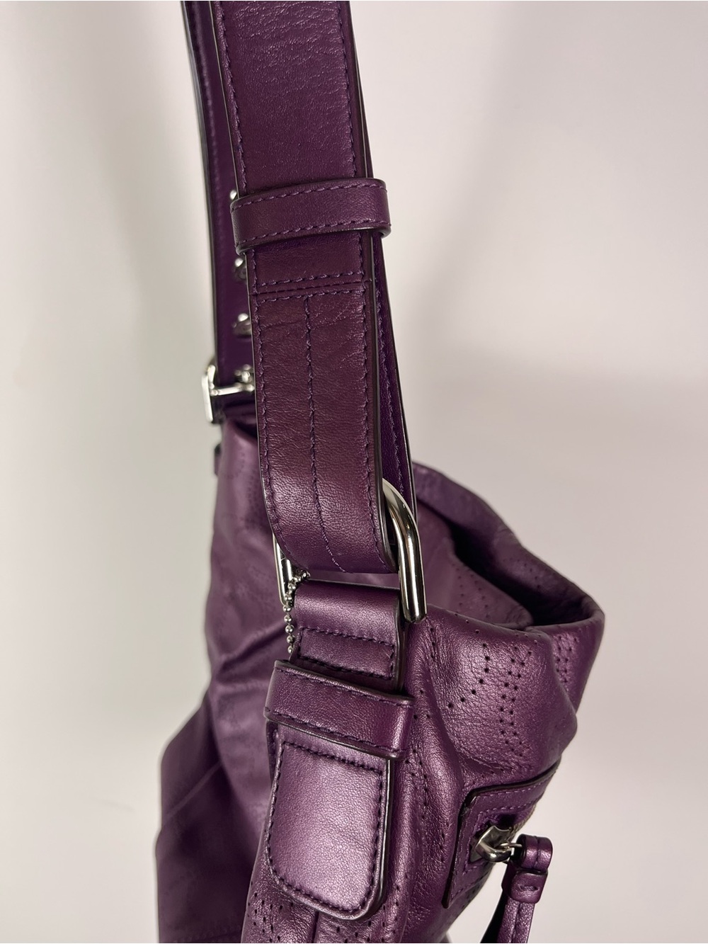 Coach Signature Perforated Plum Leather Shoulder Bag Hobo Logo Keychain - Picture 9 of 15